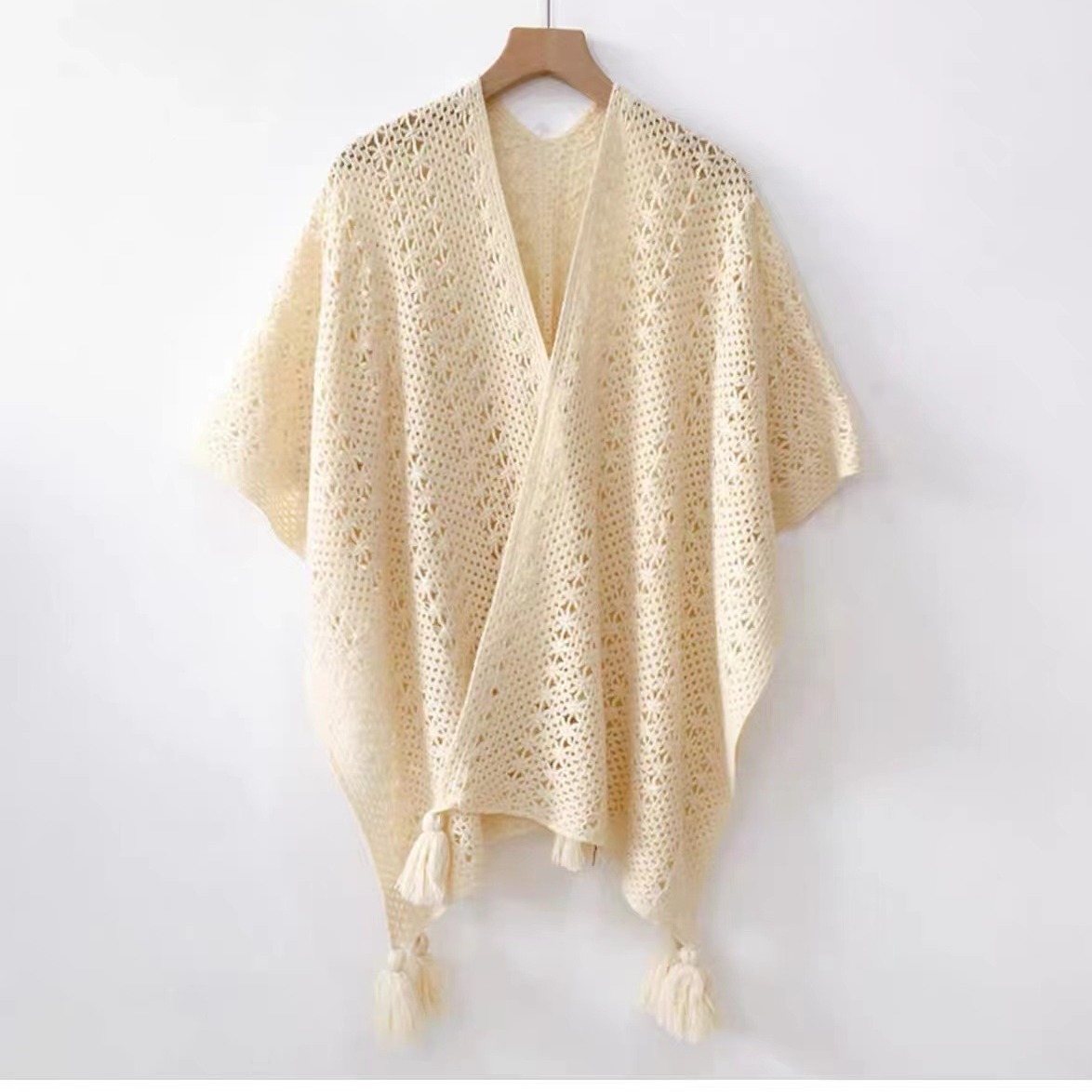 Womens Knitted Tassel-Trimmed Open-Front Cape For Photos - Image 3